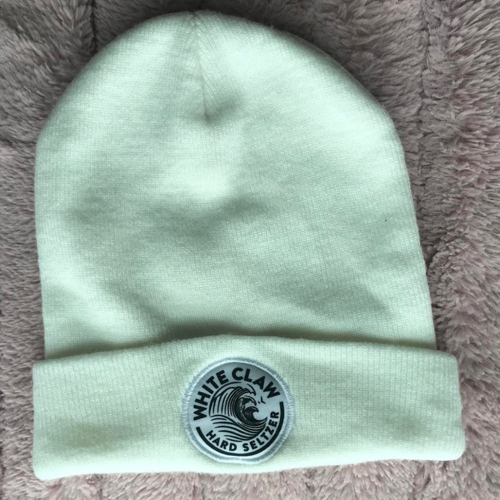 White Claw Toque